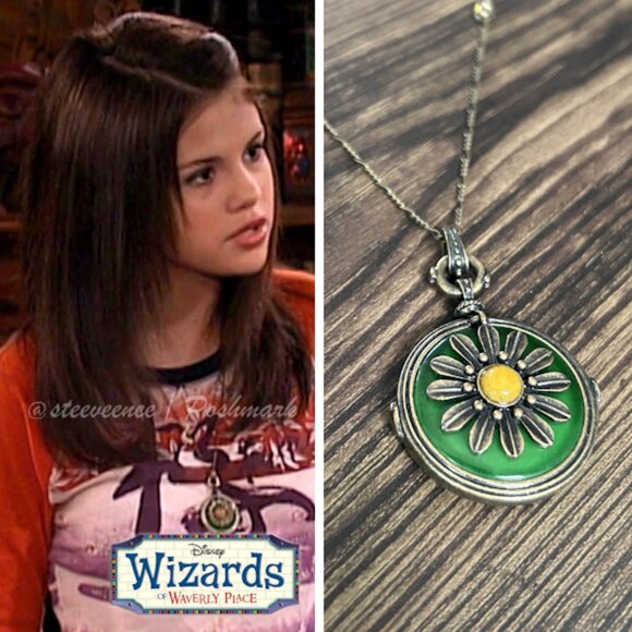 2000s Flower Pendant Necklace ASO Alex Russo - Picture 1 of 9